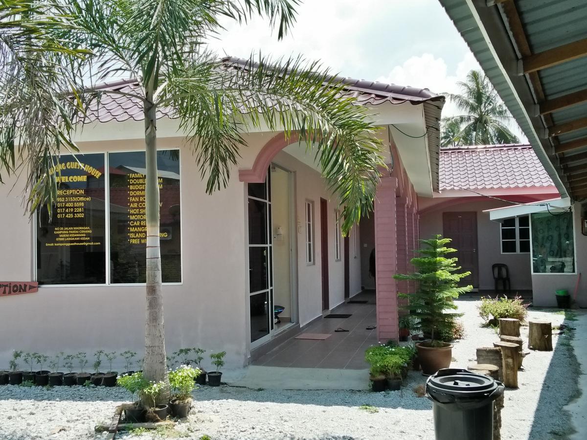 Kampung Guest House Pantai Cenang  Eksteriør billede